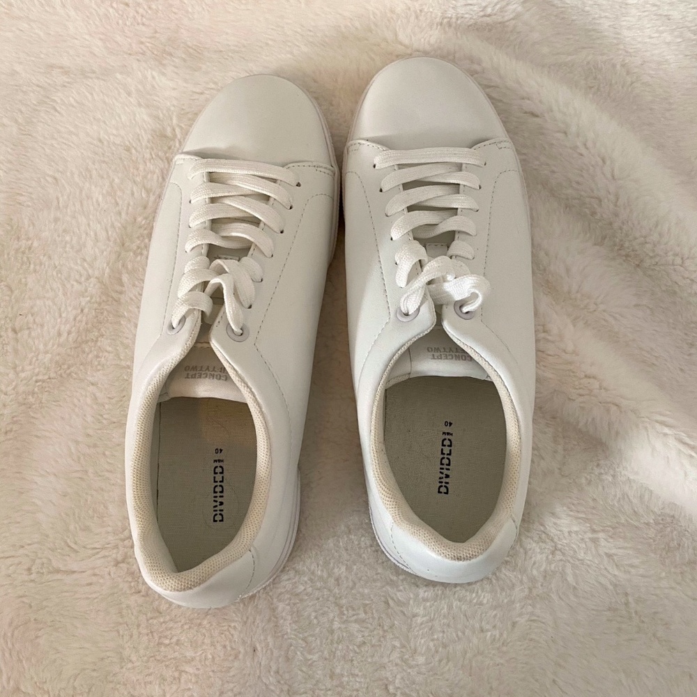 Never Worn H&M White Sneakers, 8.5